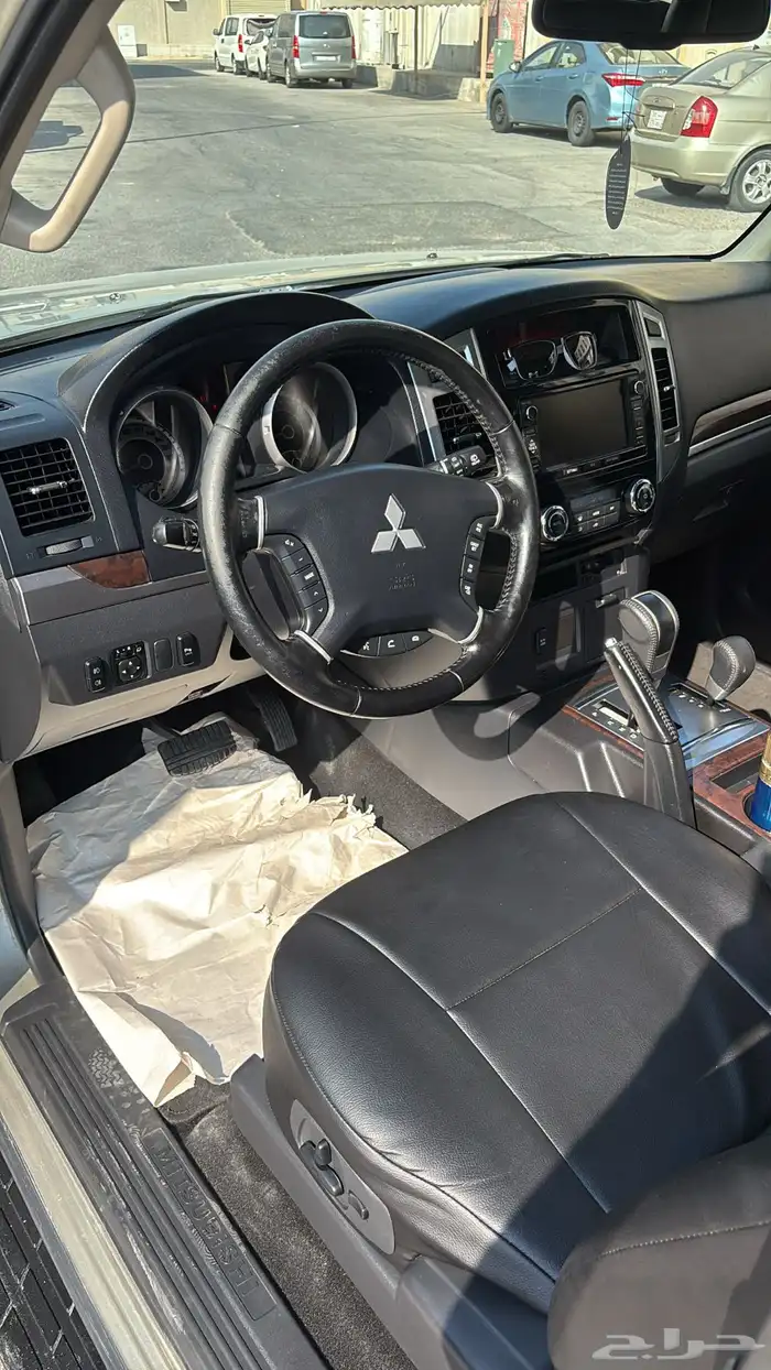 للبيع متسوبيشي باجيرو 13