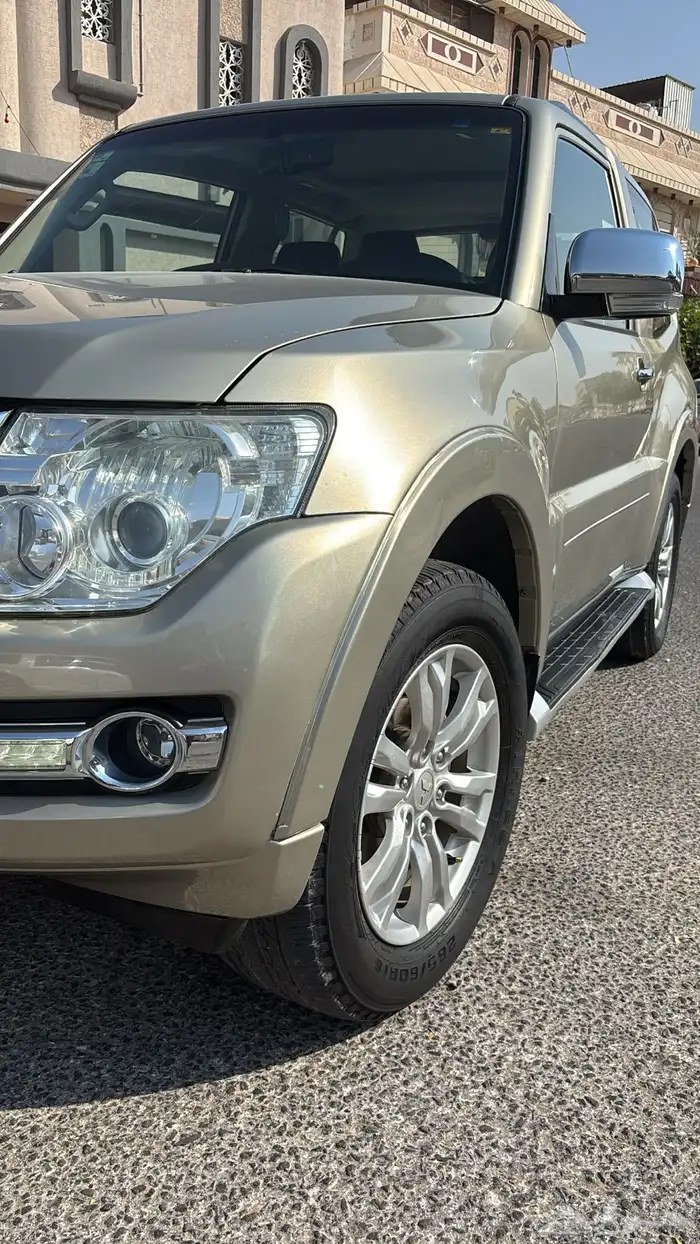 للبيع متسوبيشي باجيرو 8