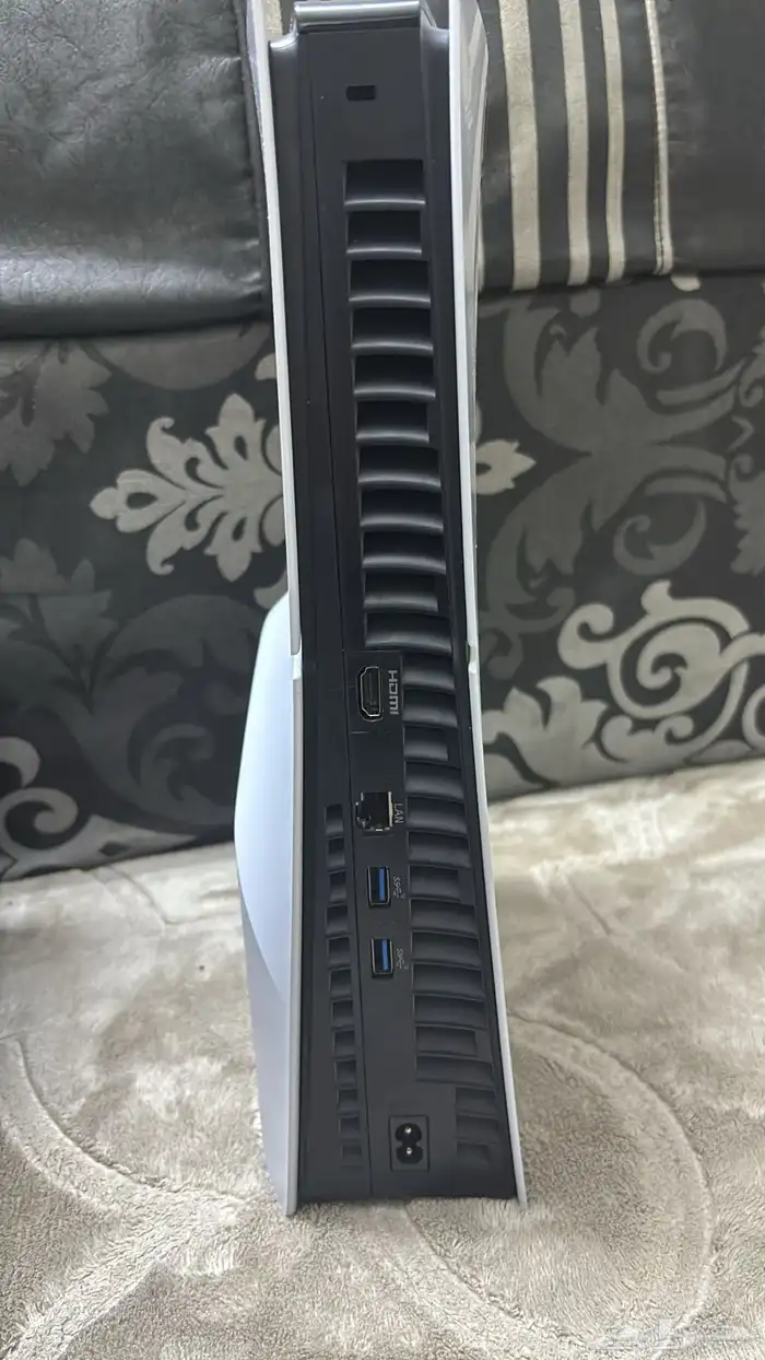 سوني 5 للبيع مع ملحقاته كاملة   حسابين فورت نوادر 0