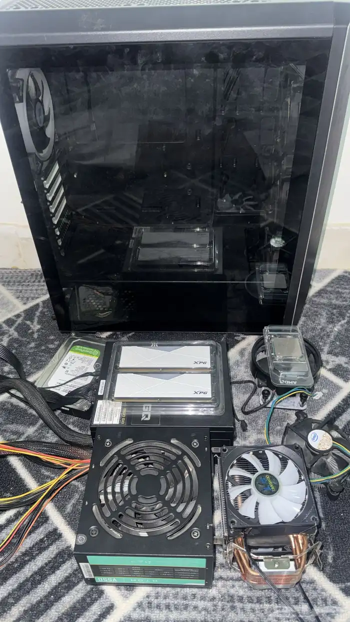 قطع بي سي للبيع 0