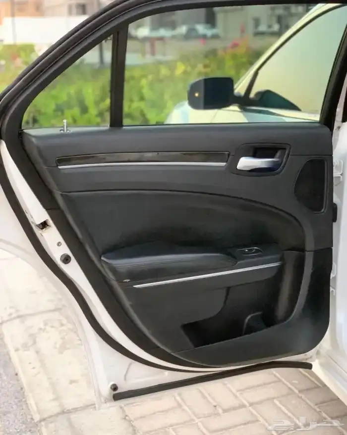 للبيع كرايسلر C300 2012 نظيف جدا 7