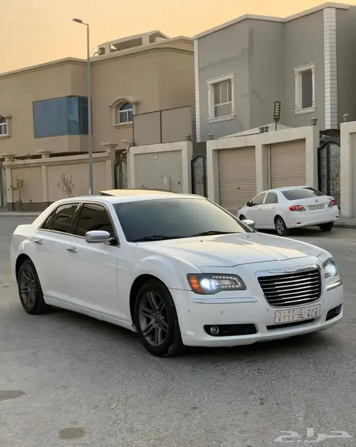 للبيع كرايسلر C300 2012 نظيف جدا 25