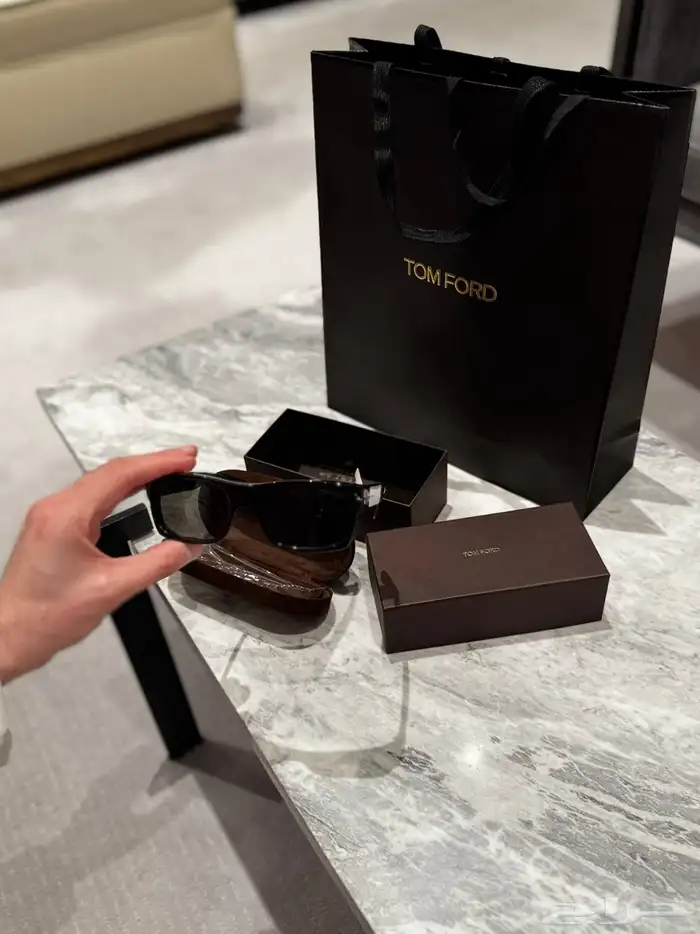 نظارة توم فورد أصلية   مقطوعة من السوق وشبه جديدة 3