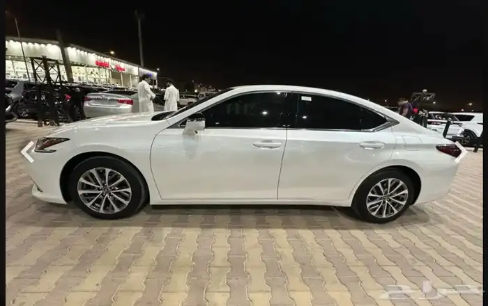 لكزس ES250 موديل 2024 نظيف 3