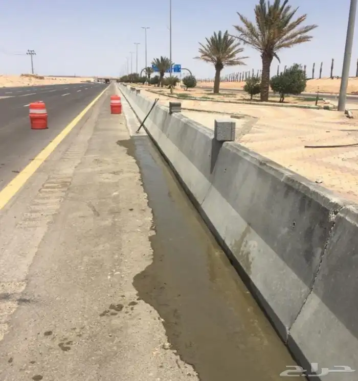 حواجز خرسانية نيوجرسي سفتي مصدات قواعد انارة مناهل 0