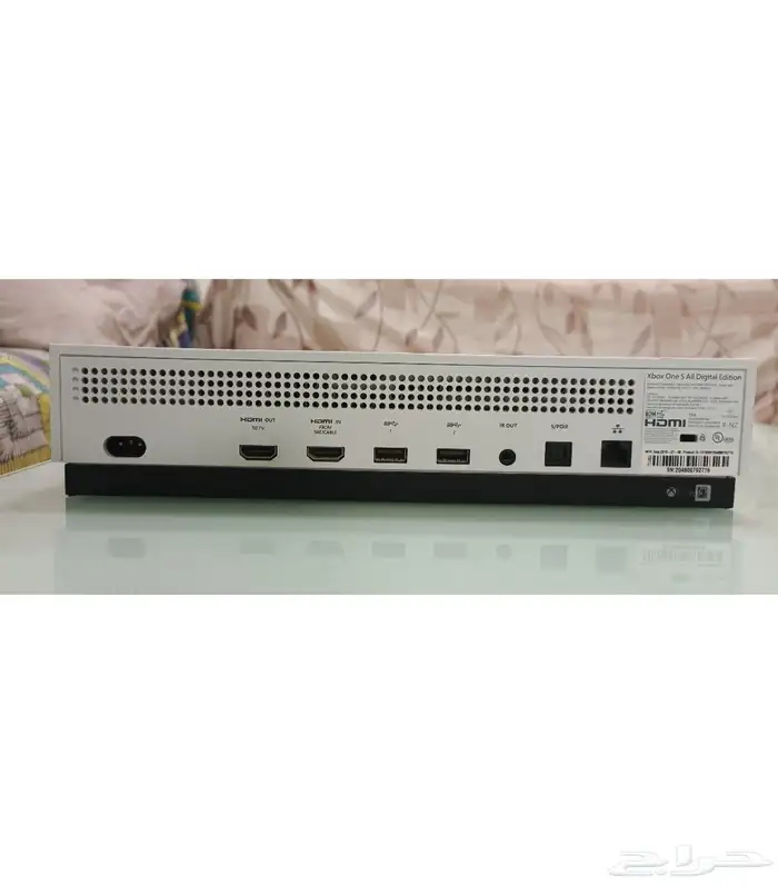 X box 1s 1TB storage with HHD with 2 orignal controler 2