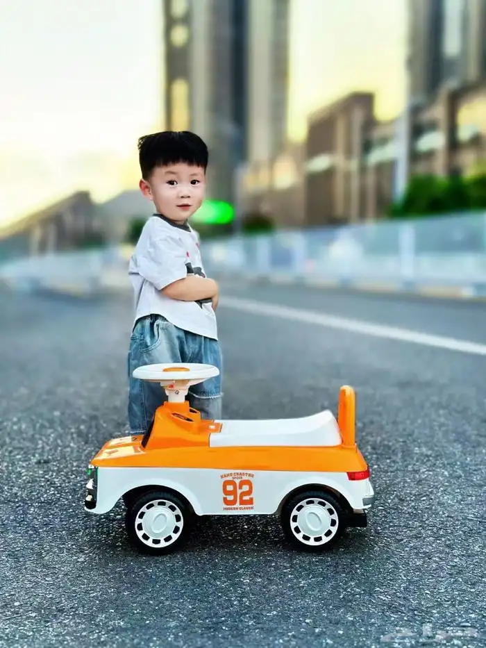 سيارة أطفال عمر ثلاث سنوات 1