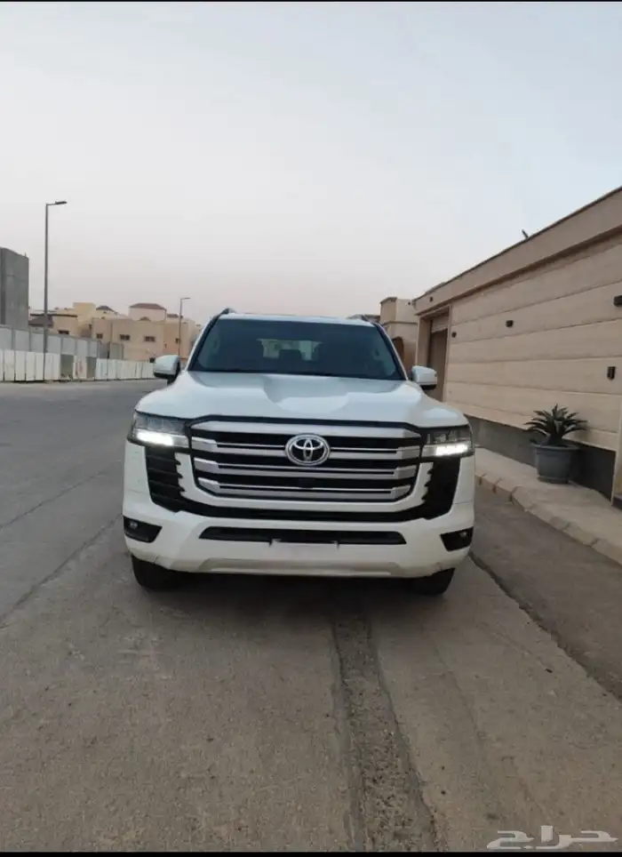 لاندكروزر L2 موديل 2023 ديزل 1