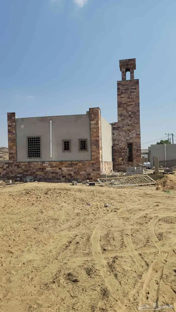 حجر طبيعي ويوجد منشار 5