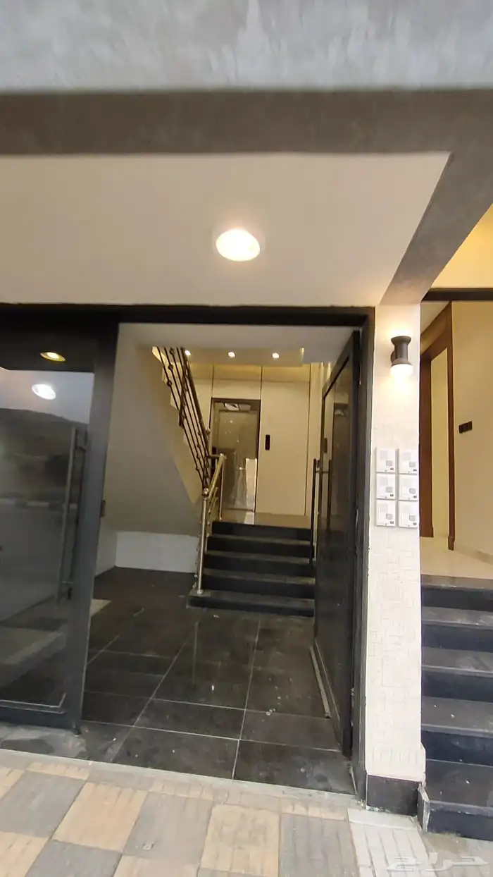 للبيع شقق علويه موقع مميز واسعار مناسبة 14