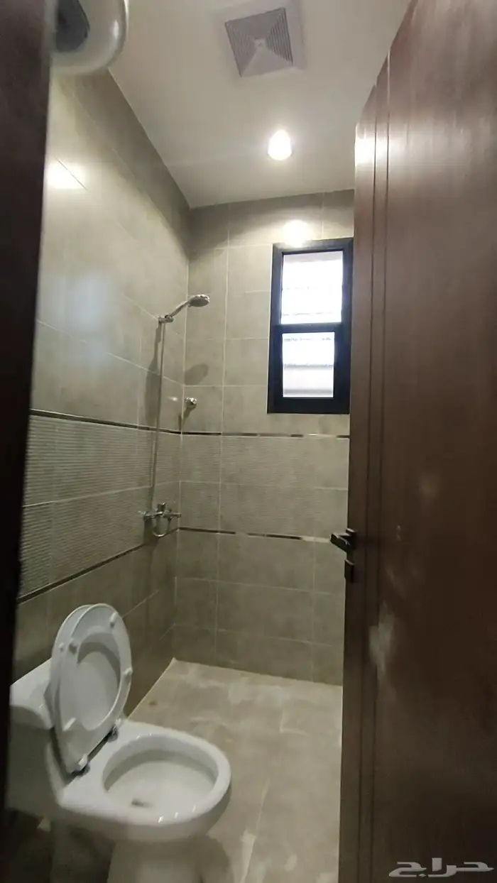 للبيع شقق علويه موقع مميز واسعار مناسبة 4