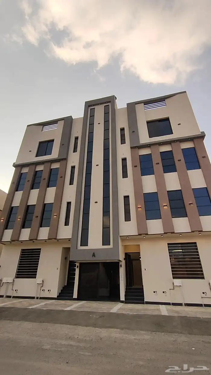 للبيع شقق علويه موقع مميز واسعار مناسبة 1