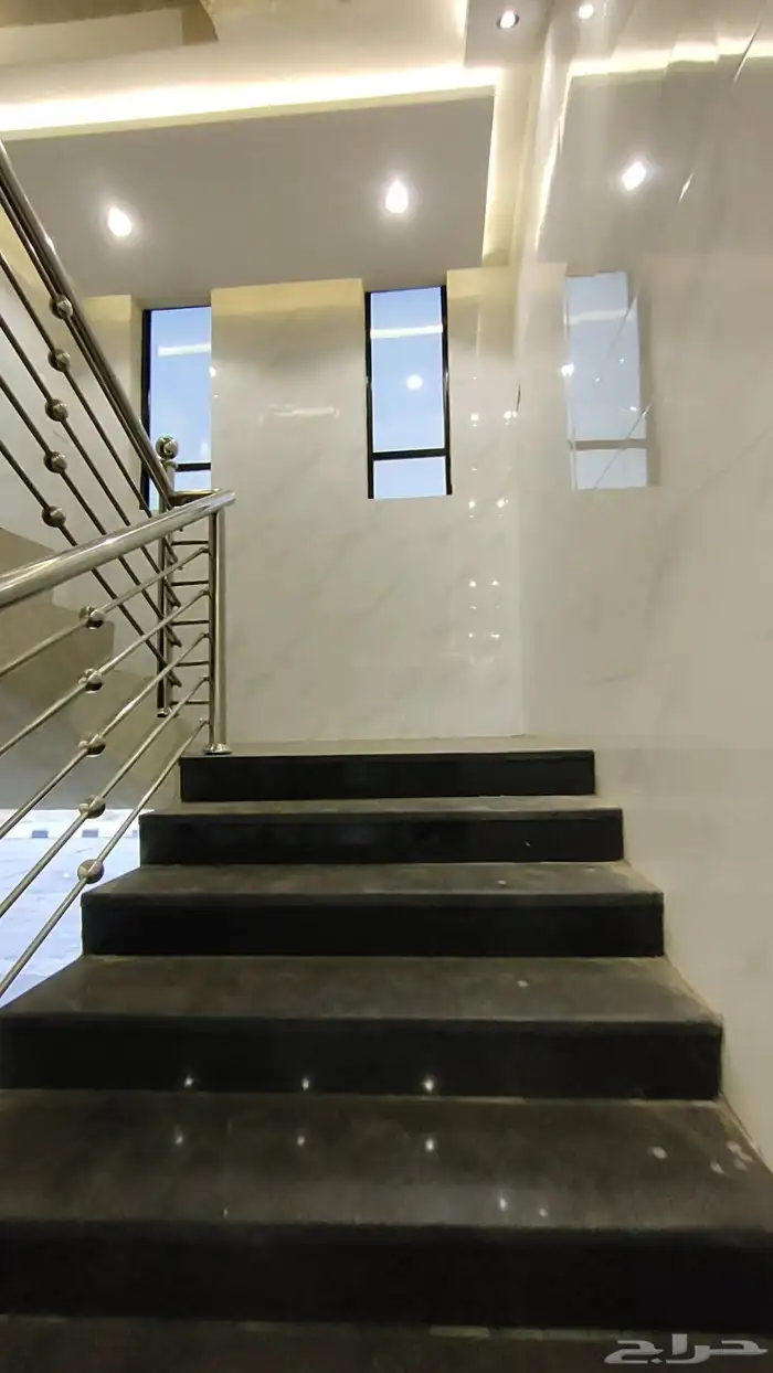 للبيع شقق علويه موقع مميز واسعار مناسبة 15