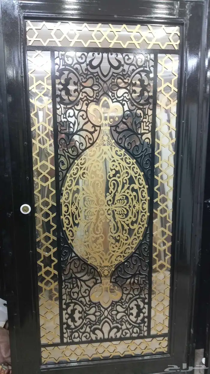 انت نبواب خشب مستخدمه وحديد والمنيوم جديده للبيع 9