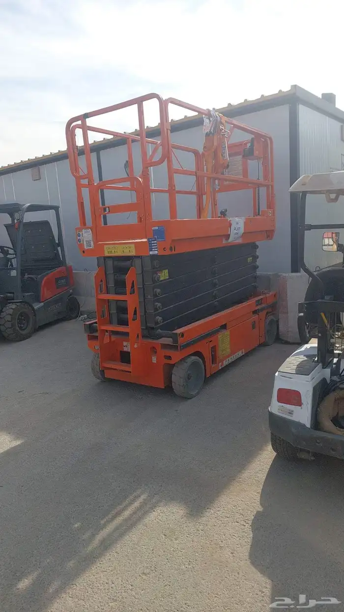 تأجير رافعات شوكيه وكرينات ومان لفت وسيزر لفت وبكلين يومي 2