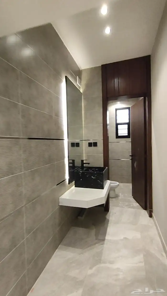 للبيع شقق علويه موقع مميز واسعار مناسبة 5