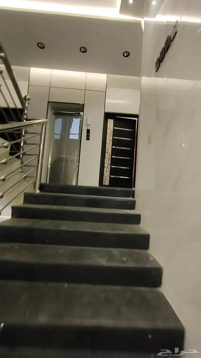 للبيع شقق علويه موقع مميز واسعار مناسبة 16