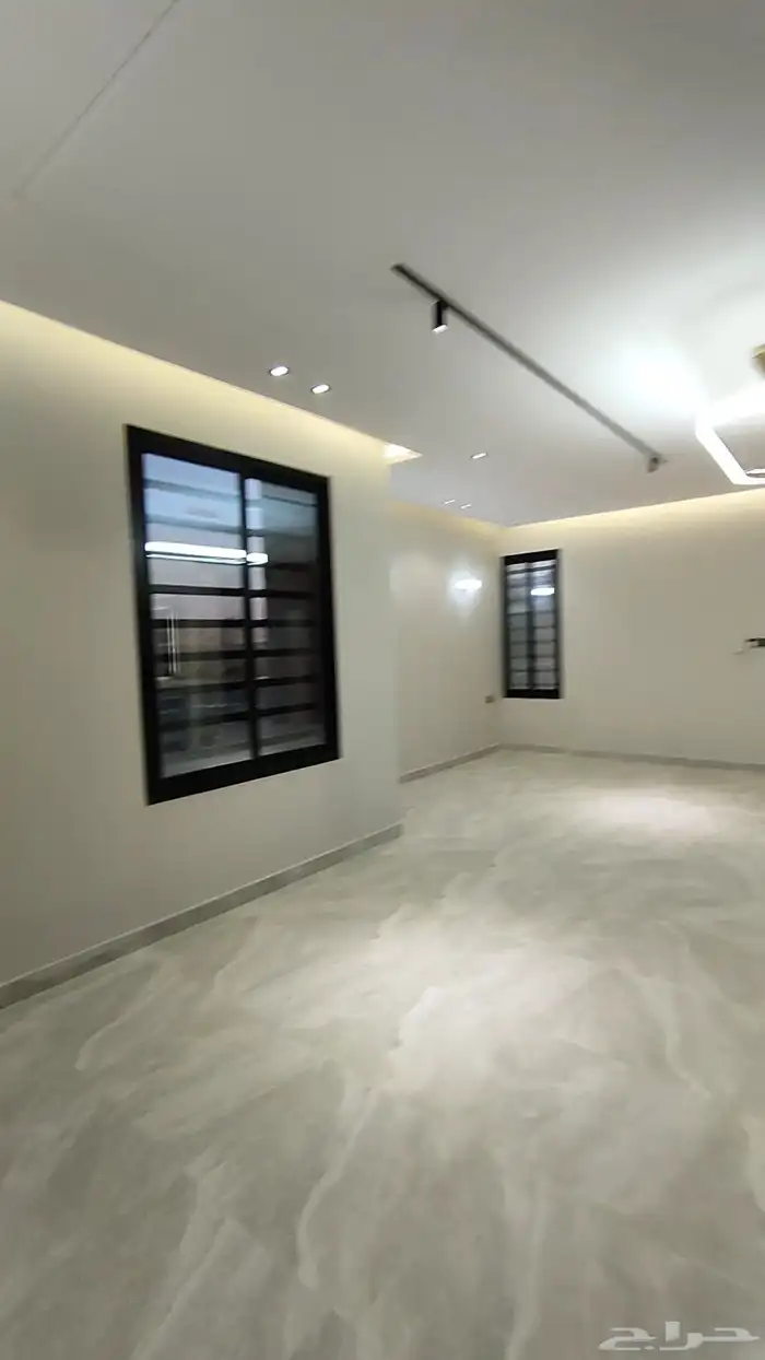 للبيع شقق علويه موقع مميز واسعار مناسبة 24