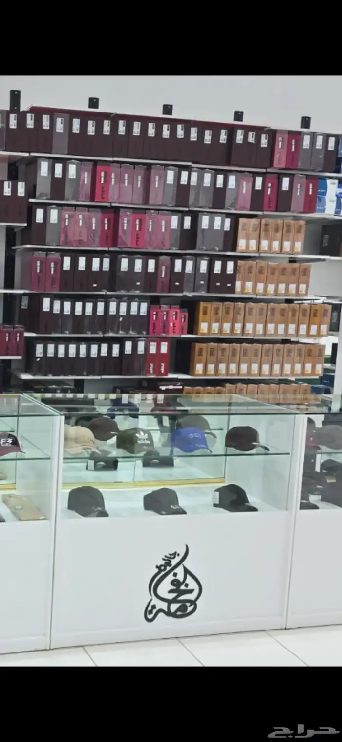 طاولات عرض للبيع العدد 15 طاولة شبه جديده 0