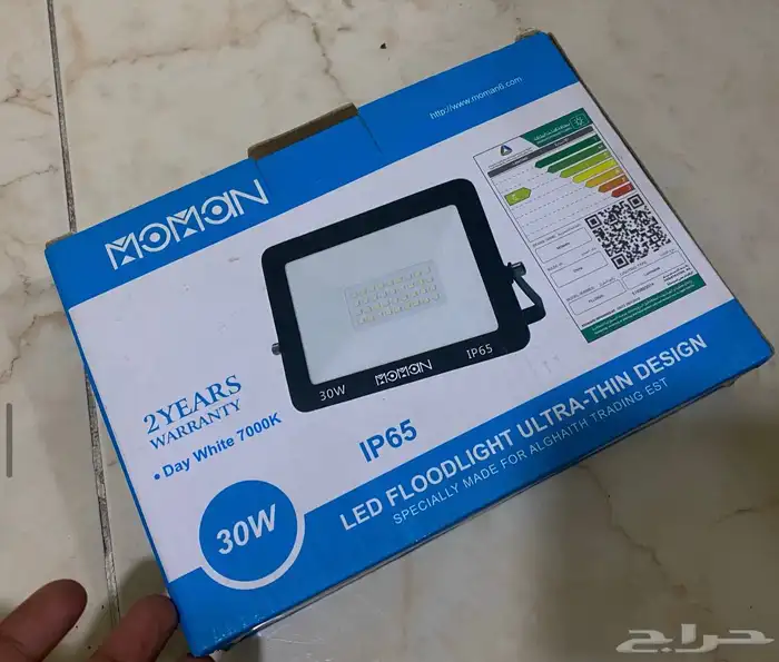 هذا كشاف LED فائق النحافة من Momon 0