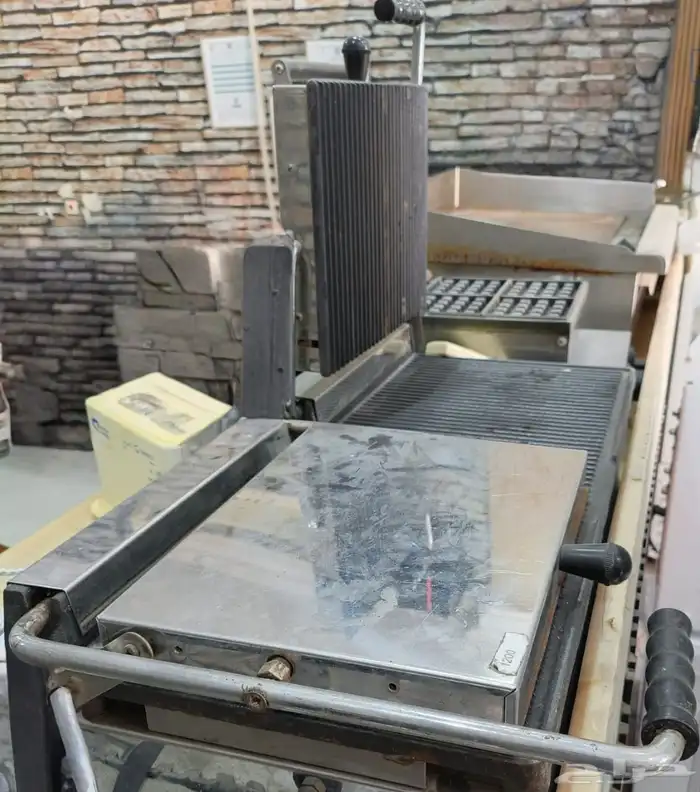 للبيع معدات مطاعم مستعمله 0