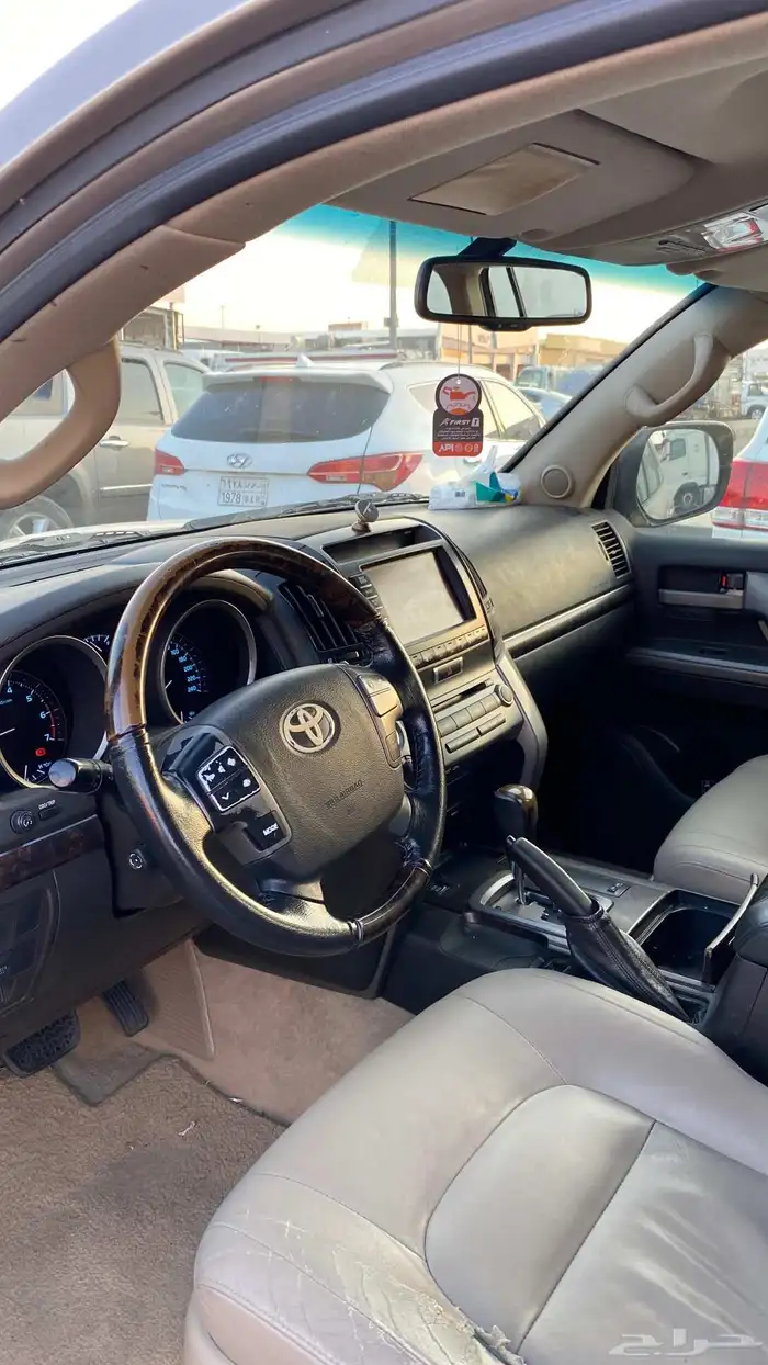 تويوتا لاندكروزر في اكس ار نظيف بريمي 2010 11