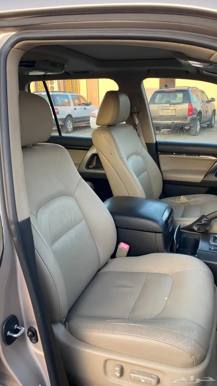 تويوتا لاندكروزر في اكس ار نظيف بريمي 2010 18