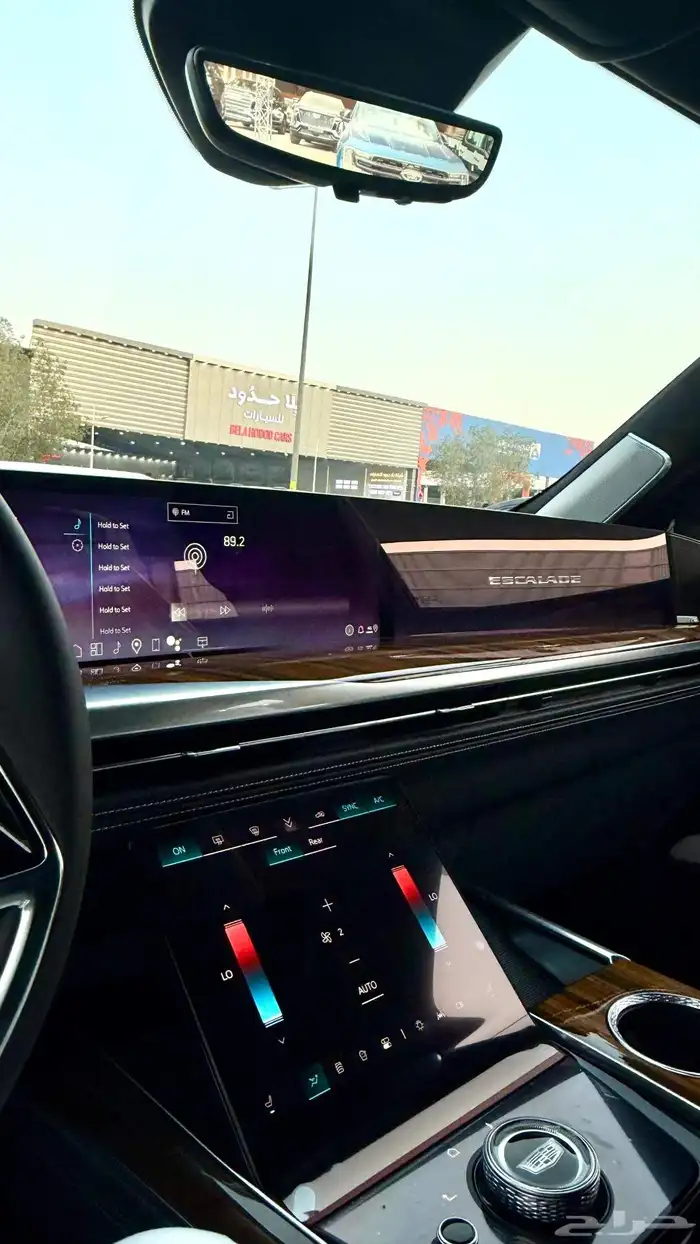 كاديلاك اسكاليد لاكجري بلاتيوم سبورت اعلي فئه2025 كاش وبنوك 11