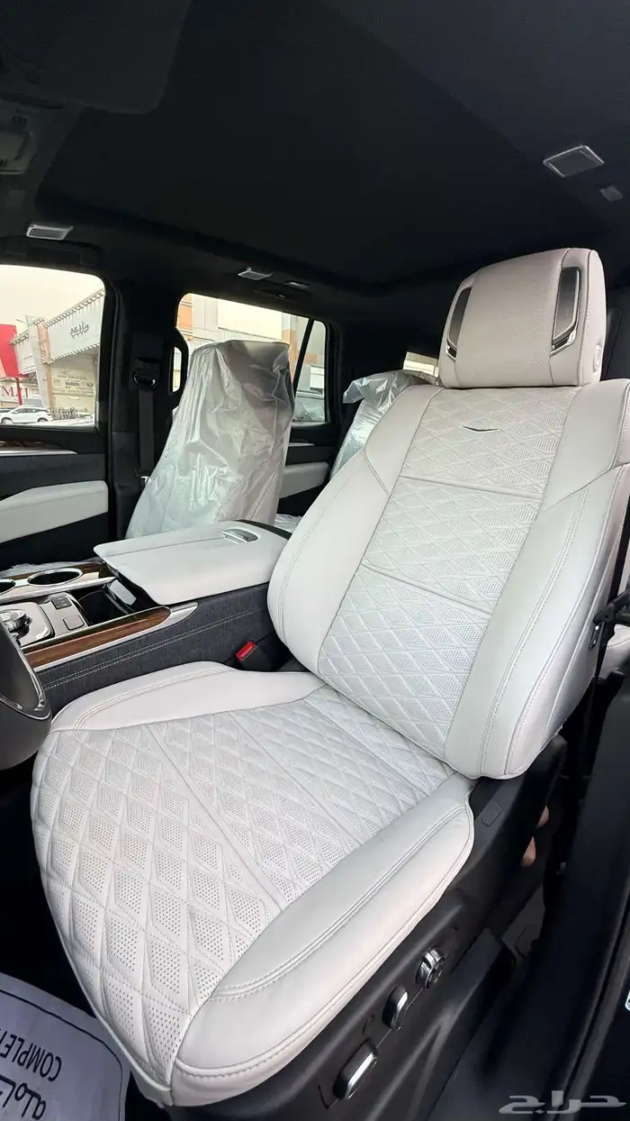 كاديلاك اسكاليد لاكجري بلاتيوم سبورت اعلي فئه2025 كاش وبنوك 13