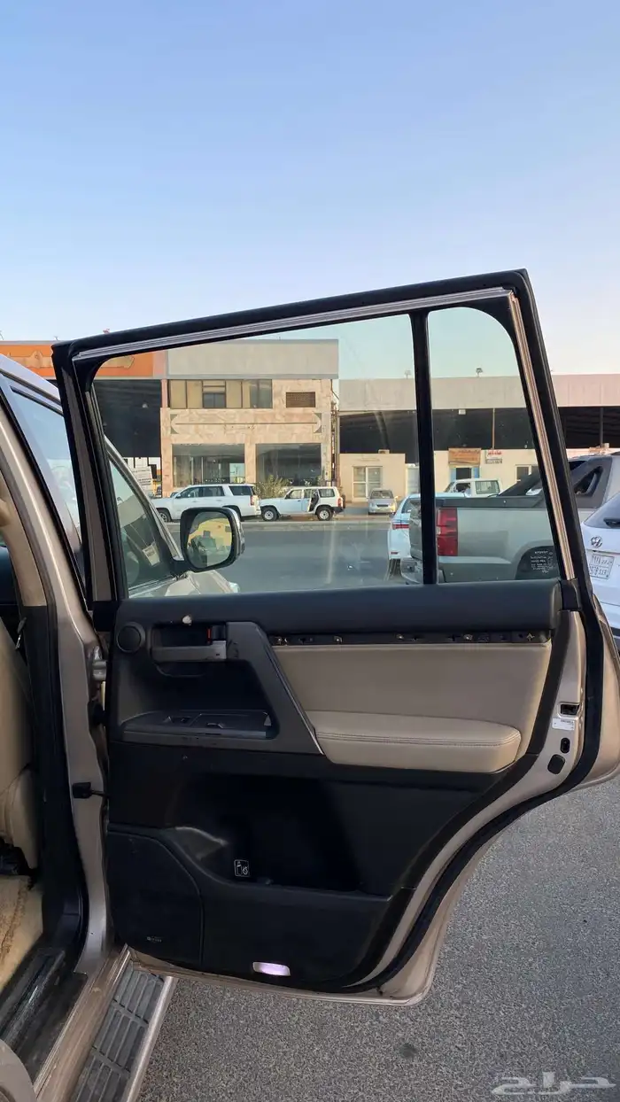 تويوتا لاندكروزر في اكس ار نظيف بريمي 2010 22