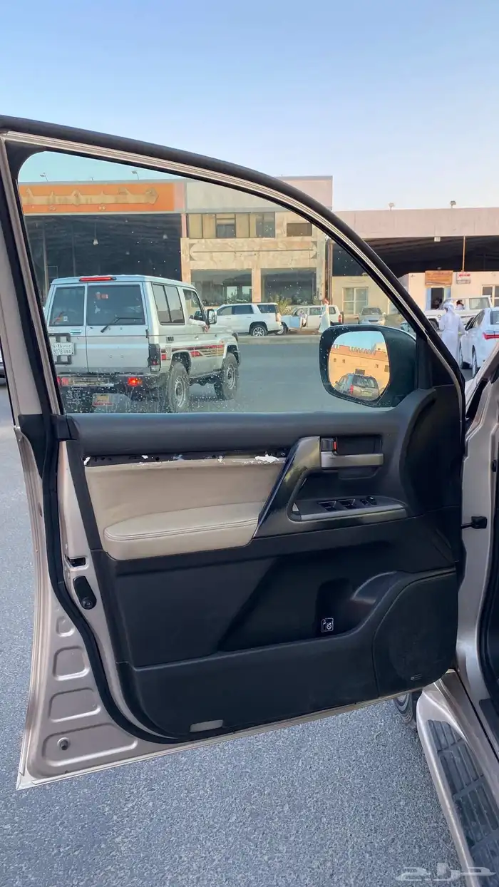 تويوتا لاندكروزر في اكس ار نظيف بريمي 2010 13