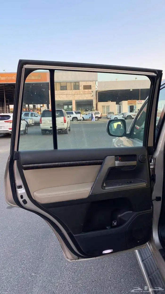 تويوتا لاندكروزر في اكس ار نظيف بريمي 2010 15