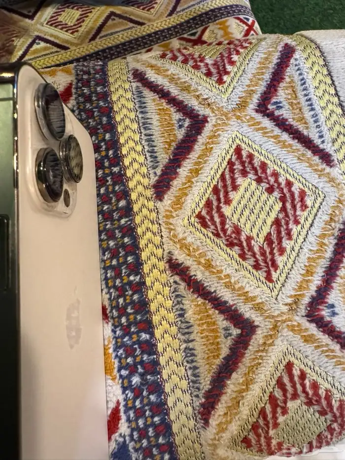 ايفون 14 برو ماكس لون ذهبي 2