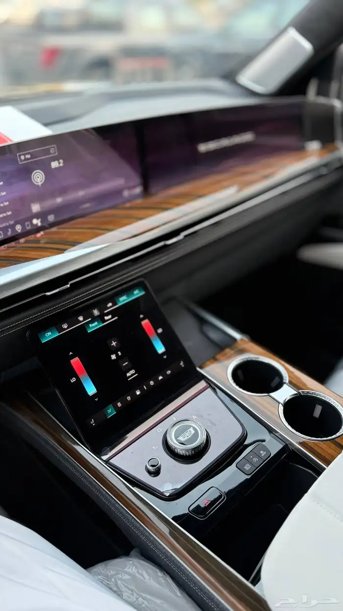 كاديلاك اسكاليد لاكجري بلاتيوم سبورت اعلي فئه2025 كاش وبنوك 6