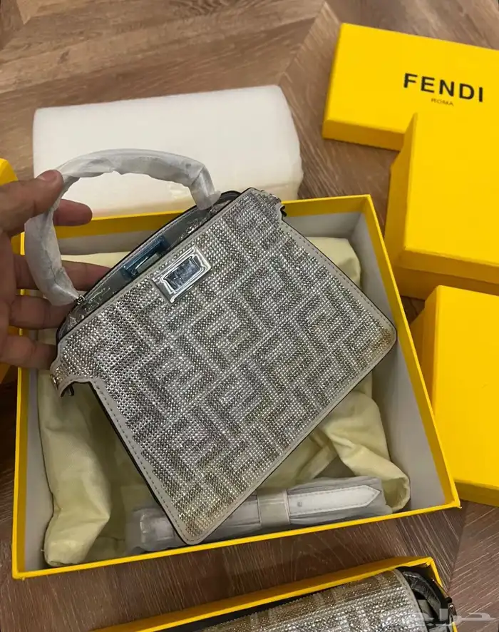 شنطة فودي فضي لامع للبيع 0