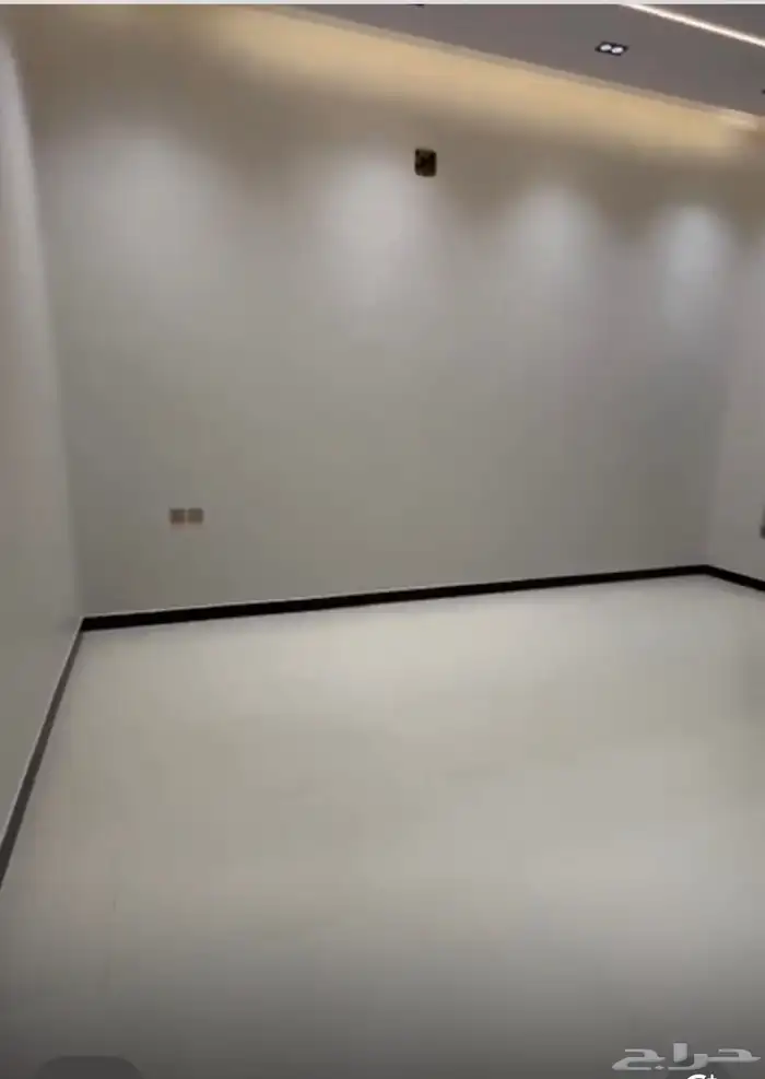 ادوار للايجار بأسعار جيده في حي السعاده 2