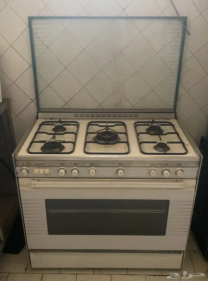 فرن ايطالي نظيف مرة سليم ويعمل بشكل جيد 0