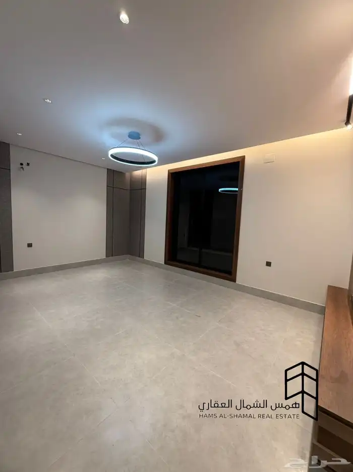 للبيع شقه ارضيه حي الاخضر 6 غرف 6