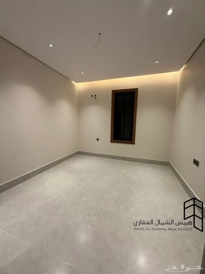 للبيع شقه ارضيه حي الاخضر 6 غرف 3