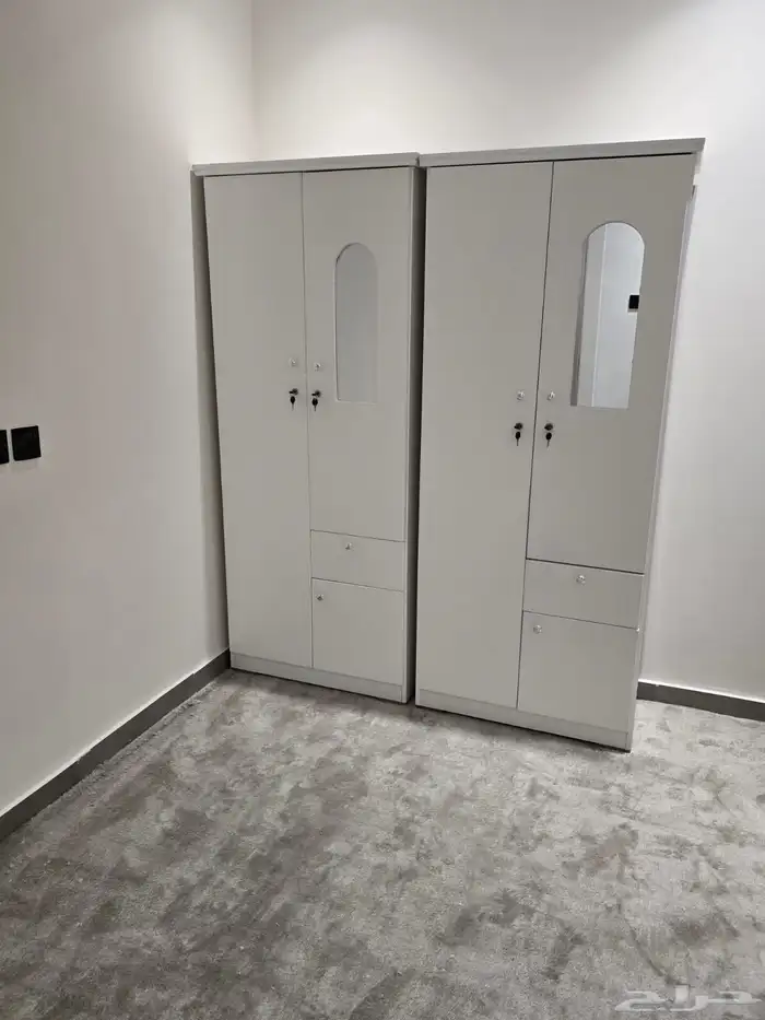 دولاب خشب بابين الون ابيض او بني سم جديد 0