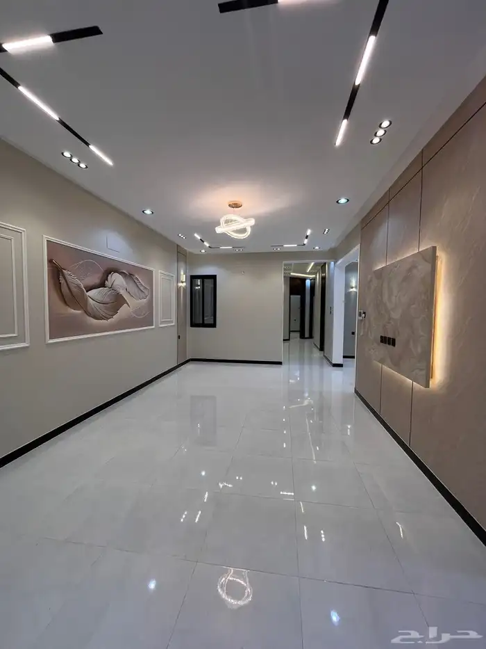 للبيع شقه ارضيه وروف علوي مع ملحق بخميس مشيط حي الموسي 4