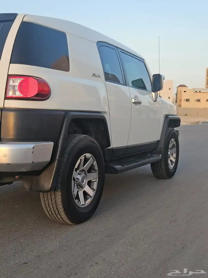 جيب تايوتا افجي ابيض نظييف 2