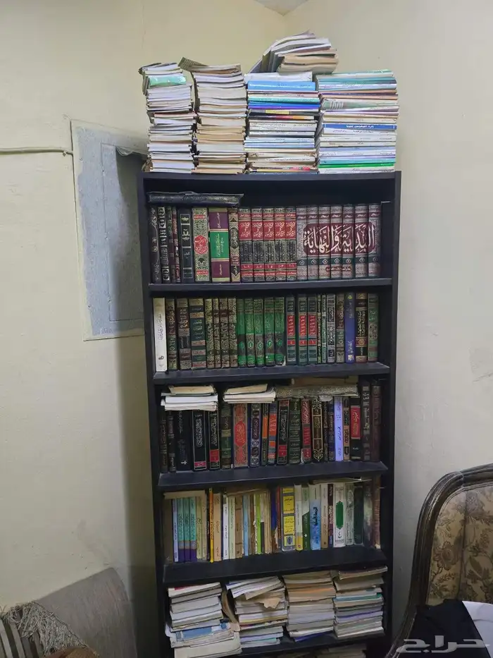 مكتبة كامله للبيع بالكتب 0