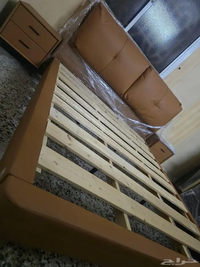 سرير ايكيا مع 2 كمدينو نظيف جدا 0