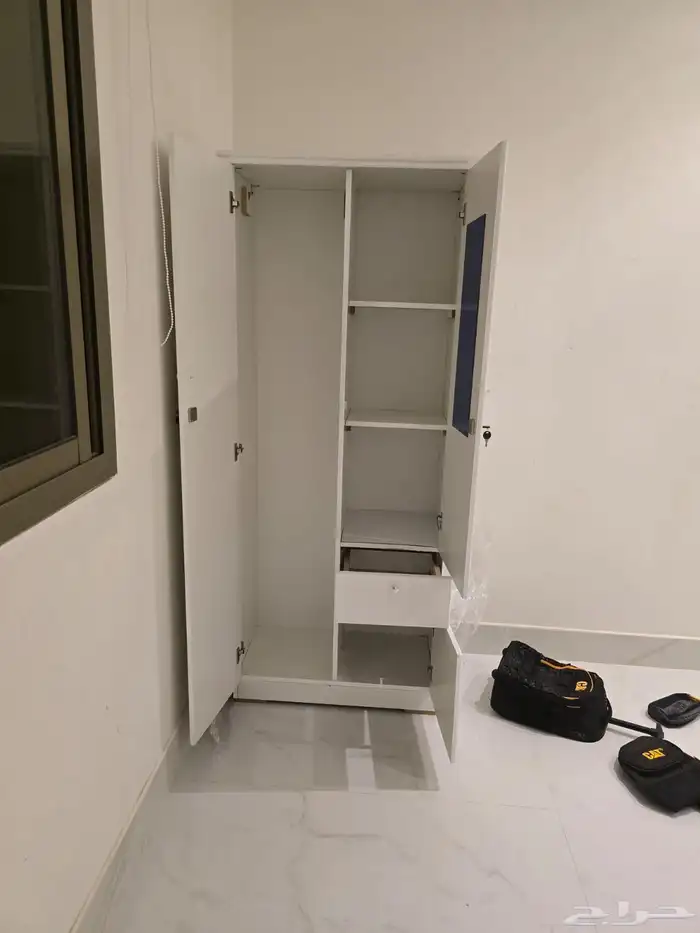 دولاب خشب بابين الون ابيض او بني سم جديد 1