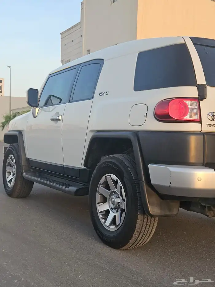 جيب تايوتا افجي ابيض نظييف 3