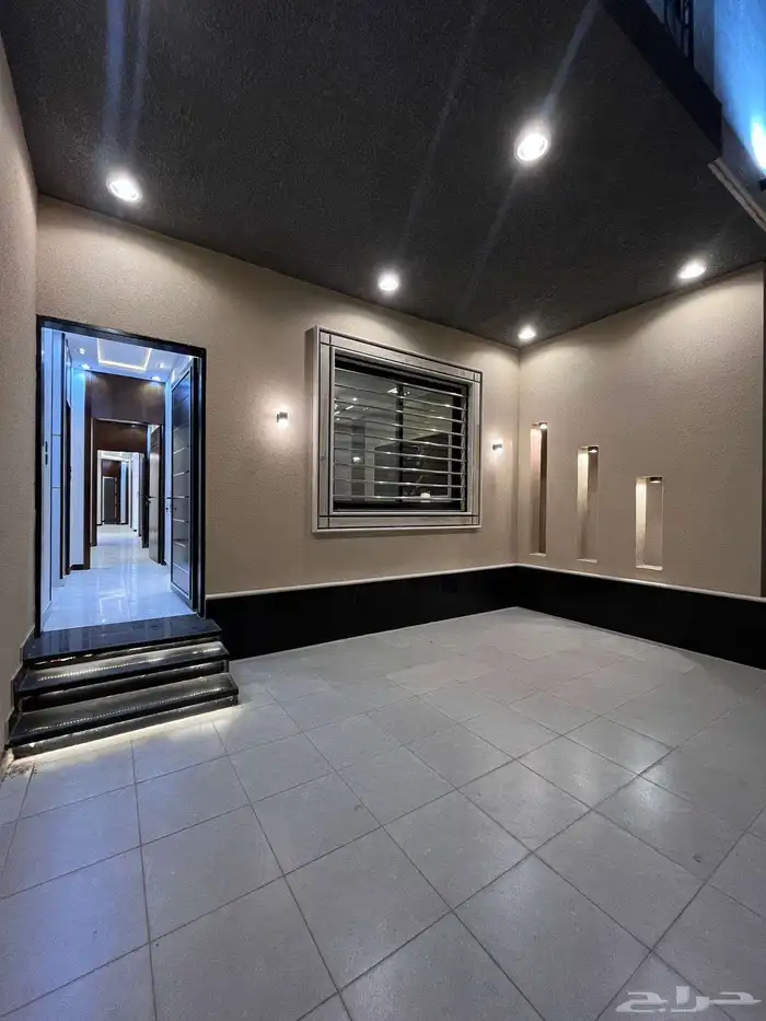 للبيع شقه ارضيه وروف علوي مع ملحق بخميس مشيط حي الموسي 2