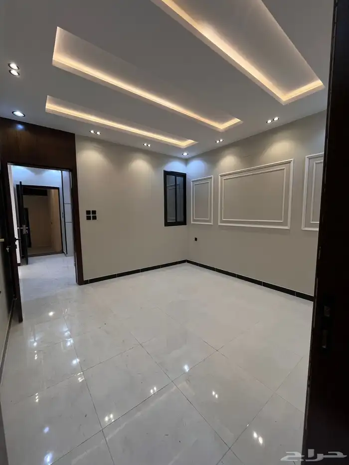 للبيع شقه ارضيه وروف علوي مع ملحق بخميس مشيط حي الموسي 9