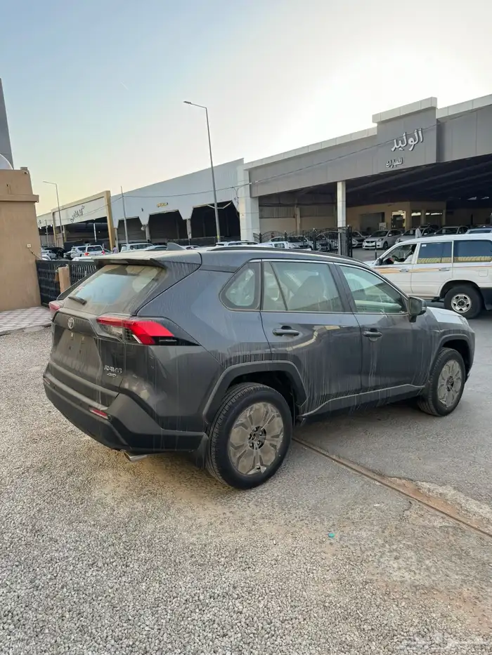 تويوتا راف فور 2025 فل كامل XLE سعودي جديد اللون رمادي 5