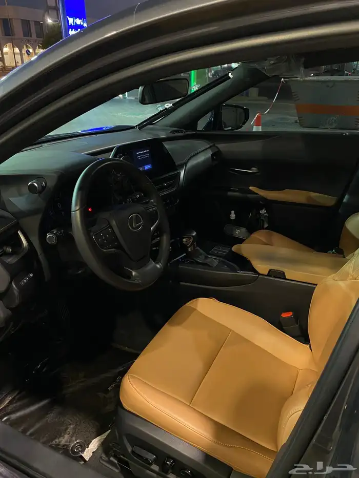 لكزس يو اكس موديل 2023 مالك أول بحالة الوكالة 15